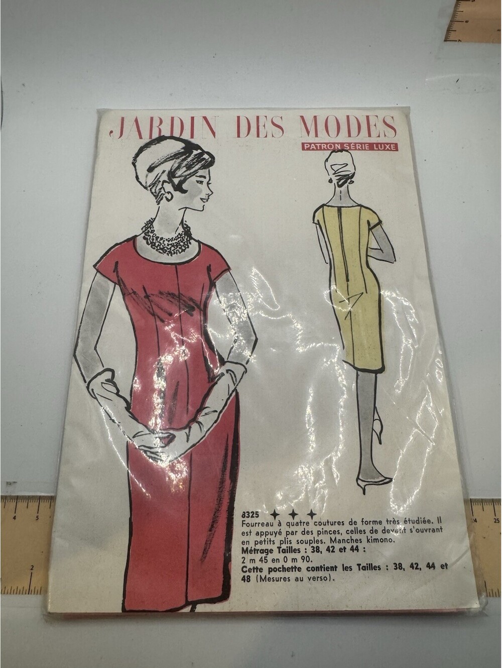Vintage Jardin des Modes sewing pattern for a women's sheath dress